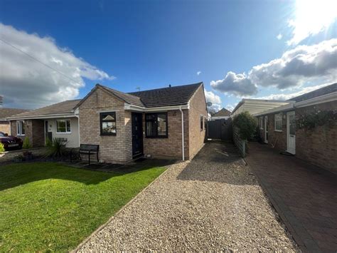 4 Bed Semi Detached Bungalow For Sale In Shillbrook Avenue Carterton