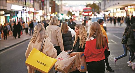 Purse Strings Tighten On Festive Spending The Standard