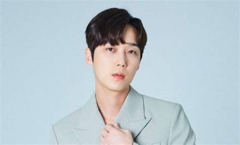 Yoon Jong Hoon Biodata Profil Fakta Umur Agama Pacar Drama Film