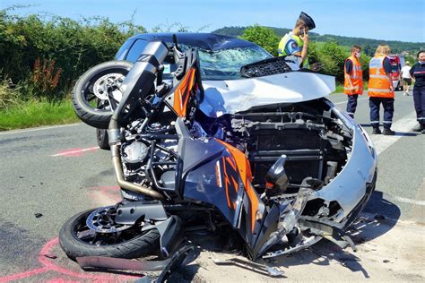 Priss Violente Collision Moto Voiture Les Motards Bless S