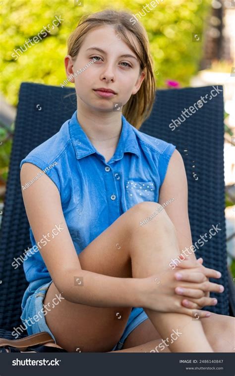 Close Up Portrait Cute Blonde Pre Teen Girl Foto Stock Shutterstock