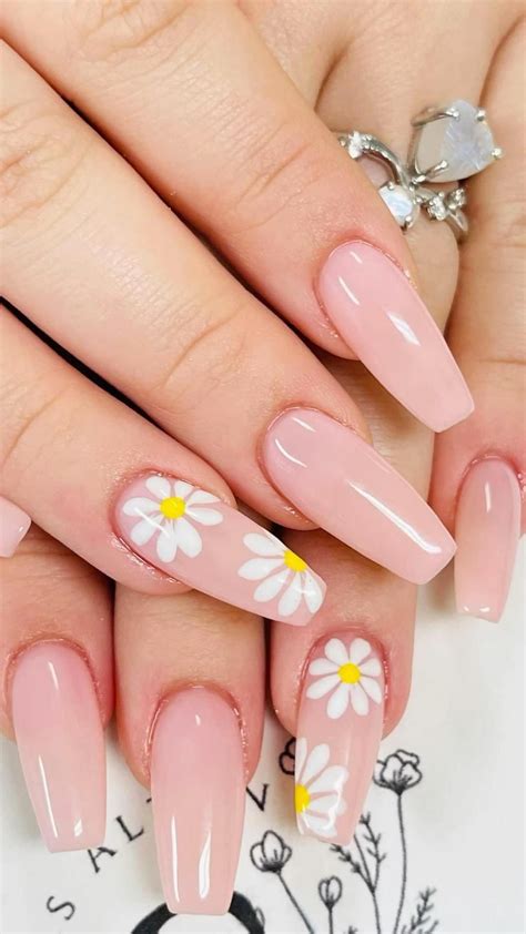 Blush Nude Daisy Nails Artofit