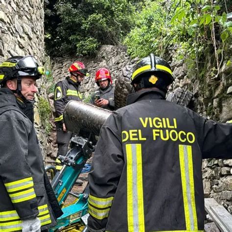 Si Ribalta Un Escavatore A Laglio Muore Uomo Di 39 Anni Cronaca Laglio