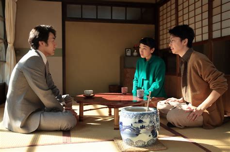 連続テレビ小説「まんぷく」第99話。真一（大谷亮平、左）からあることを報告される萬平（長谷川博己）と福子（安藤サクラ）（c）nhk