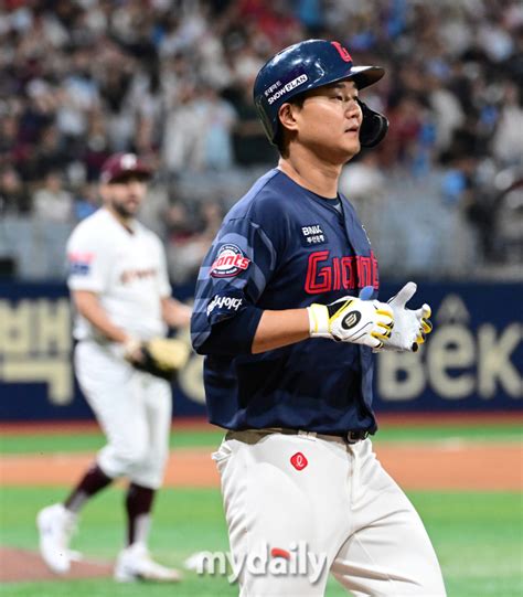 `역대 공동 3위` 31g 안타 불발 위대했던 손호영의 도전`조상우 966일 만에 Sv` 키움 롯데 잡고 기선제압 Md