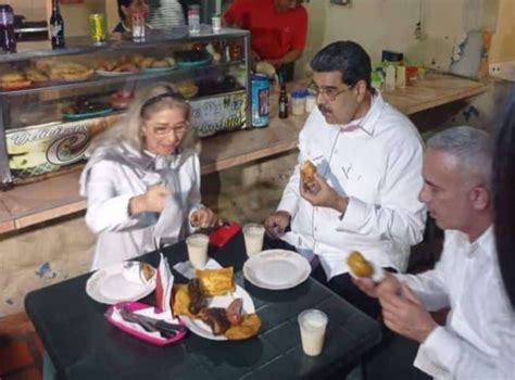 Foto Maduro Invit A Cilita A Comer Morcilla Y Chorizo Durante Su