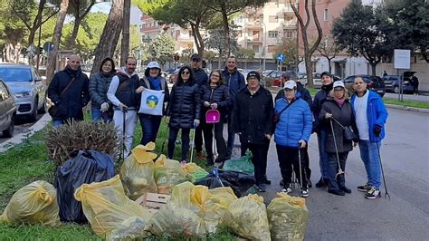 Foggia Volontari De La Via Della Felicit Ripuliscono Viale