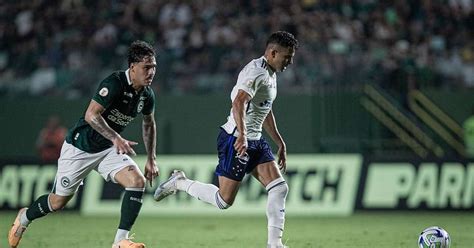 Cruzeiro Marca Nos Acr Scimos Vence O Goi S E Deixa O Z Do Brasileir O