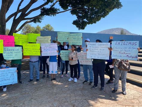 Exigen liberación total de docentes retenidos del CONALEP con marcha en