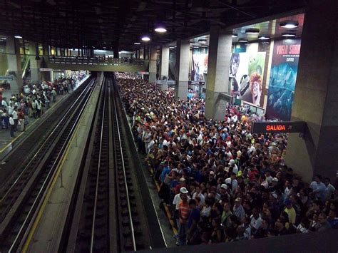 Reportan Fuerte Retraso En El Metro De Caracas Doble Llave