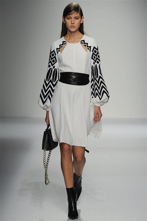 Andrew Gn Spring Ready To Wear Fashion Show Vogue Ready To