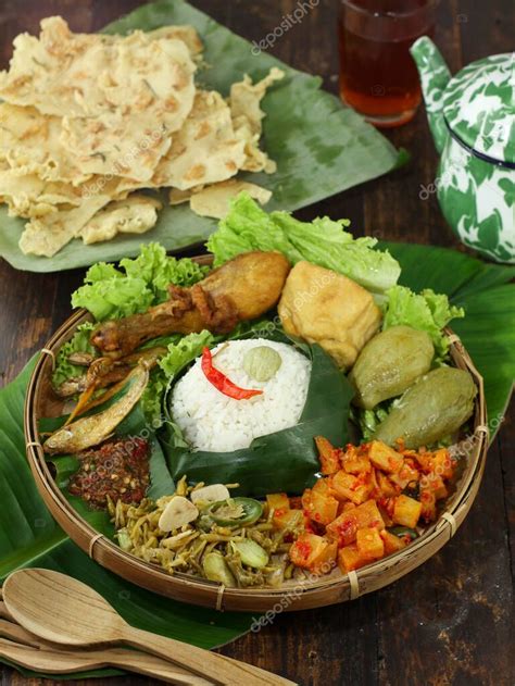 La Comida Tradicional Indonesia Llamada Nasi Besek Bambu Es Un