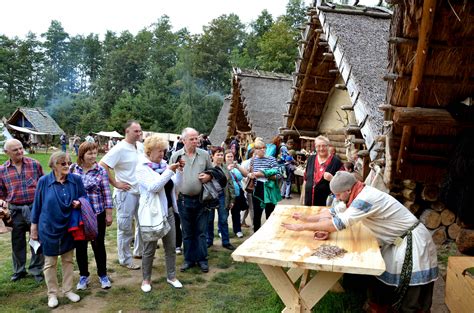 Festyn Archeologiczny W Biskupinie Wideo Polskie Radio Pik