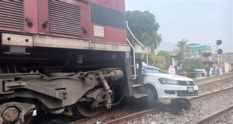 Tlalnepantla Muere Conductor Tras Intentar Ganarle El Paso Al Tren