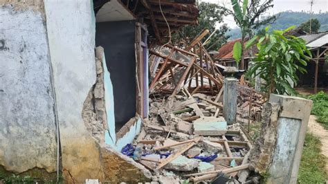 Puluhan Rumah Rusak Akibat Pergerakan Tanah Di Kecamatan Bojongpicung