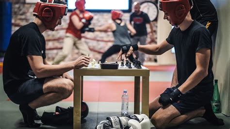 Qu est ce que le chessboxing ce drôle de sport qui mêle échecs et boxe