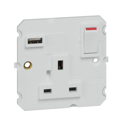 Arteor 1 Gang 13a Single Pole Switched Socket Outlet With Usb Type A 24a Charger Soft Alu