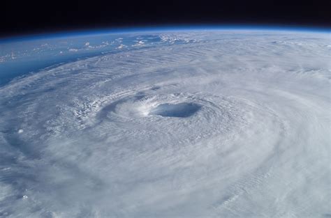 File:Hurricane Isabel from ISS.jpg - Wikipedia