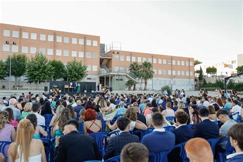 El IES LArabí acoge el acto de graduación del alumnado de Bachiller y