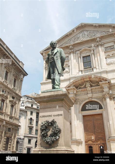 Monumento Alessandro Manzoni Fotografías E Imágenes De Alta Resolución