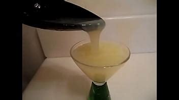 Jugando Con Una Enorme Carga De Semen Fresco En El Tocador Xvideos