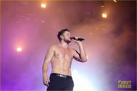 Imagine Dragons Dan Reynolds Shows Off Incredible Body Transformation