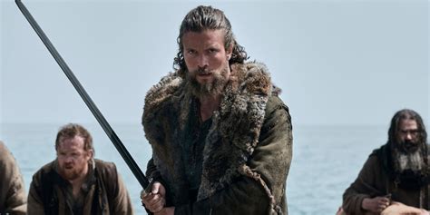 Leo Suter Goes Shirtless For Fight Scene in ‘Vikings: Valhalla’ Season ...