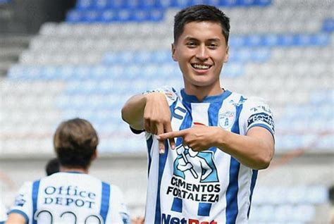 Fc Porto E Sporting Disputam Defesa Central Colombiano Futebol Divertido