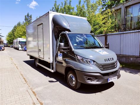 Wypożyczalnia samochodów Iveco Daily Kontener z Windą 10EP Wynajem