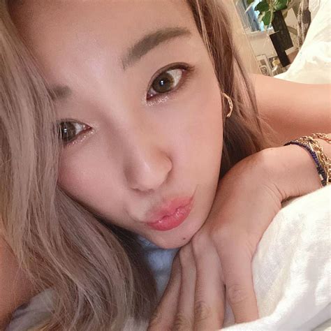 木下優樹菜さんのインスタグラム写真 木下優樹菜instagram「ずーーーと 眠いのは天候のせいだ〜🥱♡ そうです、眉毛描くのだるい