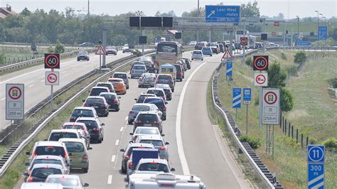 Urlauber Und Baustellen Wo Am Langen Wochenende In Ostfriesland Staus