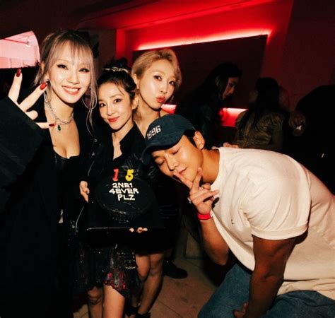 Nữ ca sĩ hot hàng đầu bị ném đá tơi bời vì 1 bức ảnh chụp với 2NE1