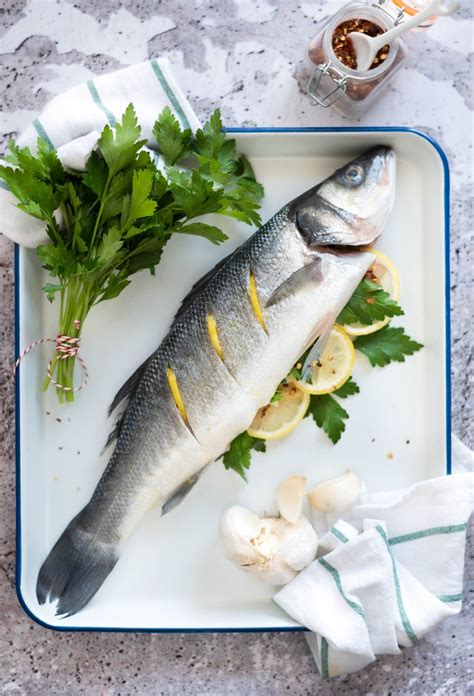 Hele Vis Uit De Oven Eef Kookt Zo Recept Vis Gerecht Met Vis