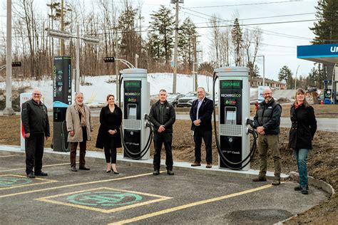 De nouvelles bornes de recharge rapide pour voitures électriques mises