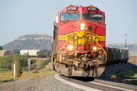 Bnsf Spruce Co A Gorgeous Warbonnet Leads Bnsf S Den Flickr