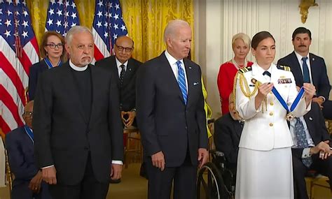 Father Alex Karloutsos Receives the Presidential Medal of Freedom ...