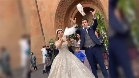 El Idílico Momento De Dos Recién Casados Con Un Par De Palomas Acaba En Un épico Fail