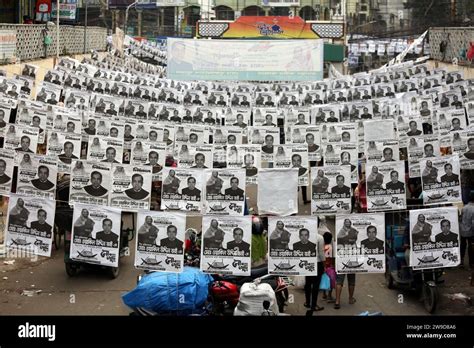 Plakate Der Wahlkandidaten H Ngen Ber Einer Stra E In Dhaka