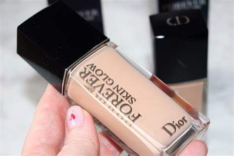 Dior Forever Skin Glow Foundation Review & Swatches