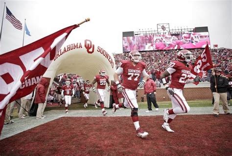 University of Oklahoma Sooners football team entering stadium Oklahoma ...