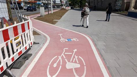 GALICIA PATINETES DGT La DGT obligará a usar casco y tener 16 años al