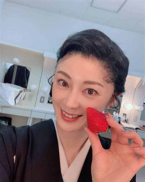 原史奈さんのインスタグラム写真 原史奈instagram 「浪漫舞台走れメロス 本日千穐楽を迎えます♪ 温かい応援ありがとうございました😊 ラスト‼️悔いの残らないように 精一杯津島