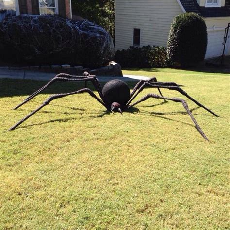 DIY Giant Spider Decoration