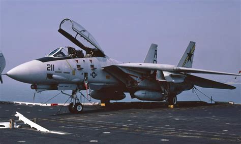 Grumman F-14 Tomcat (1972) - Fly a jet fighter