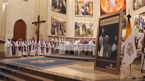 El Obispo Preside La Misa Funeral Por La Muerte De Benedicto XVI El