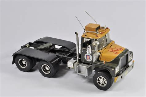 Interesting Early 125 Scale Amt Mack Truck Tractor Kit Assembled And