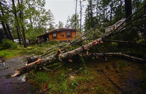 Storms Flood The Ozarks And Strand Drivers In Toronto New York