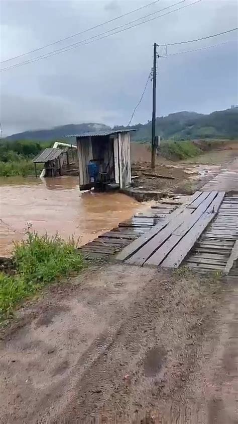 Ponte Do Bairro Retiro Interditada Em Sombrio Munic Pio Sombrio