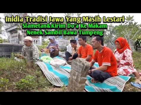 Inidia Tradisi Jawa Slametan Kirim Do A Ke Makam Nenek Sambil Bawa