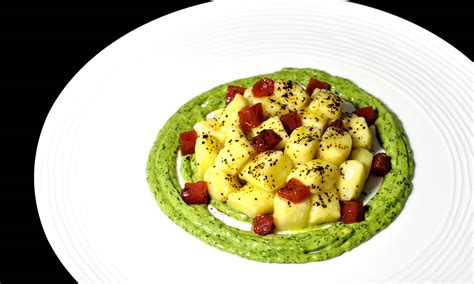 Gnocchetti Di Patate Con Tonno Alla Soia Pesto Di Basilico E Polvere